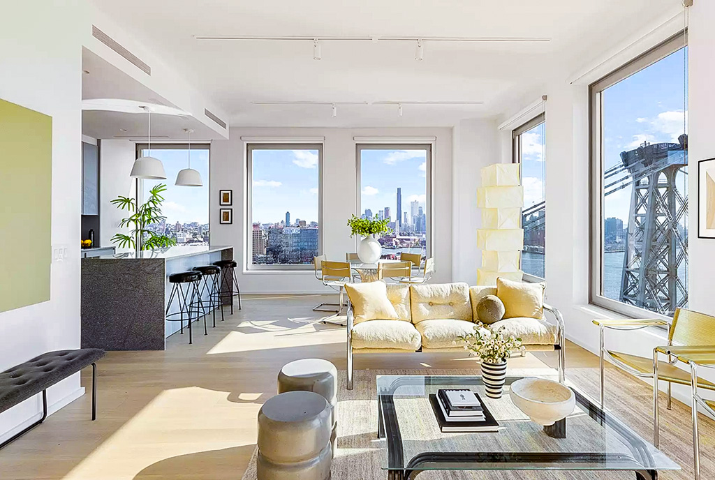 druga strona pokoju dziennego w luksusowym apartamencie na sprzedaż New York (Stany Zjednoczone Ameryki)