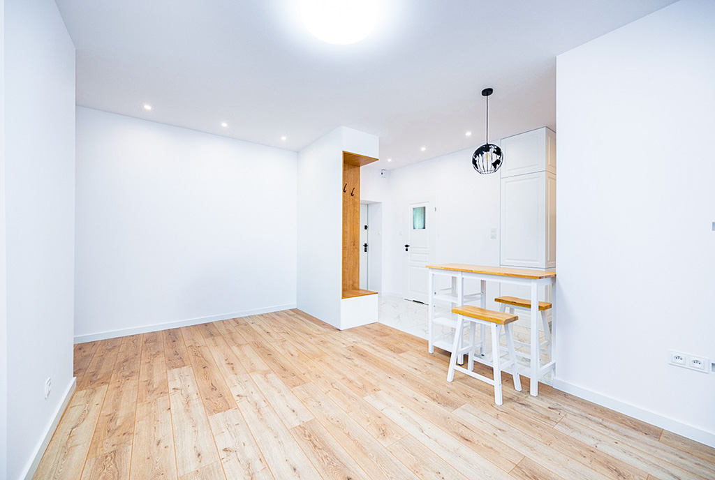 widok na pokój dzienny w luksusowym apartamencie na sprzedaż Sopot