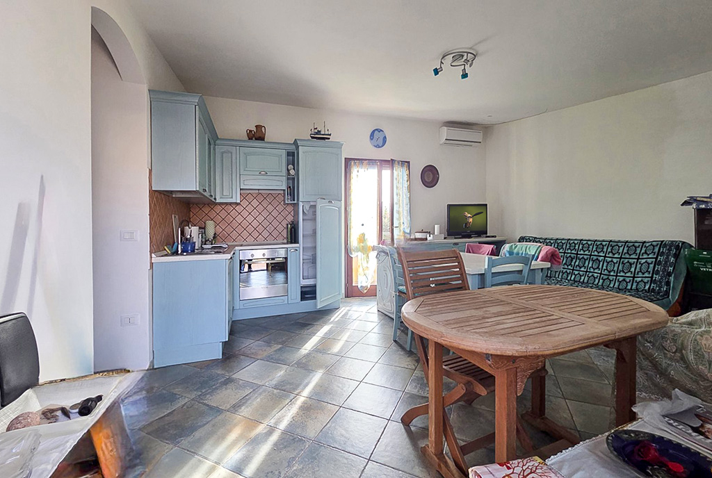 gustownie zaaranżowane wnętrze w ekskluzywnym apartamencie do sprzedaży Włochy Lu Bagnu