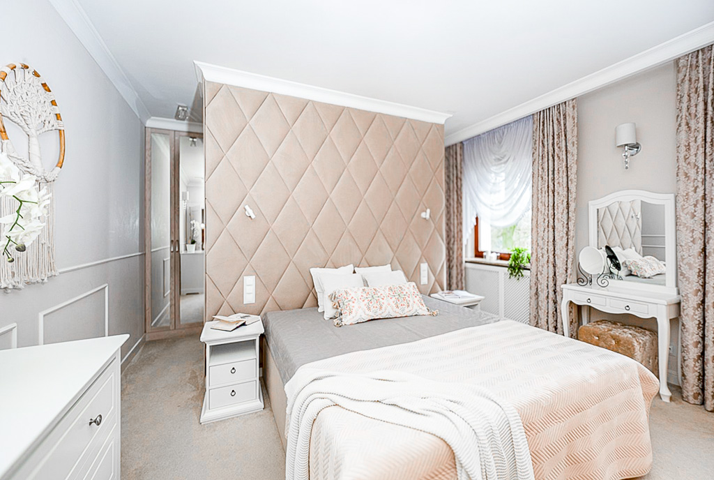 okazała sypialnia w ekskluzywnym apartamencie na wynajem Warszawa okolice