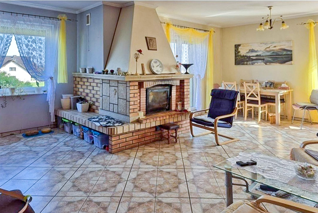 wytworny salon z kominkiem w ekskluzywnym domu do sprzedaży Częstochowa okolice