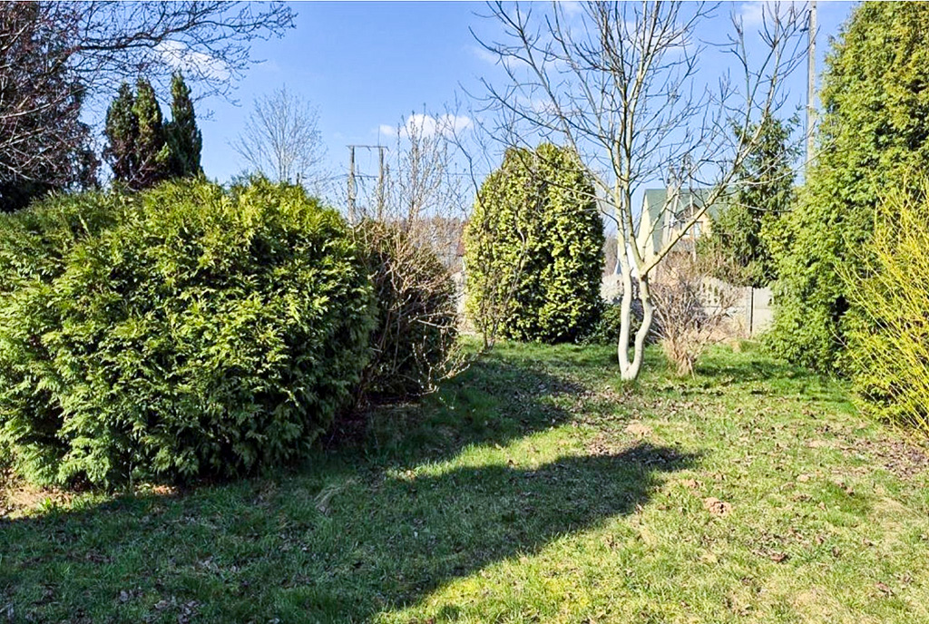 wypielęgnowana działka wokół ekskluzywnego domu na sprzedaż Częstochowa okolice