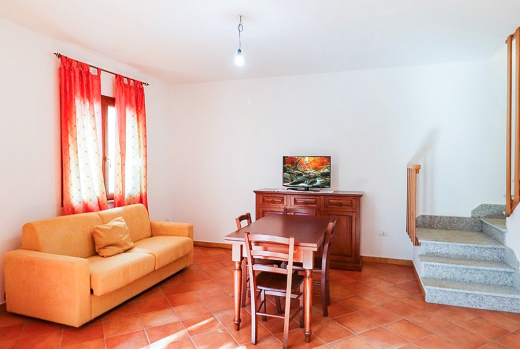 fragment salonu w ekskluzywnym domu do sprzedaży Włochy Valledoria