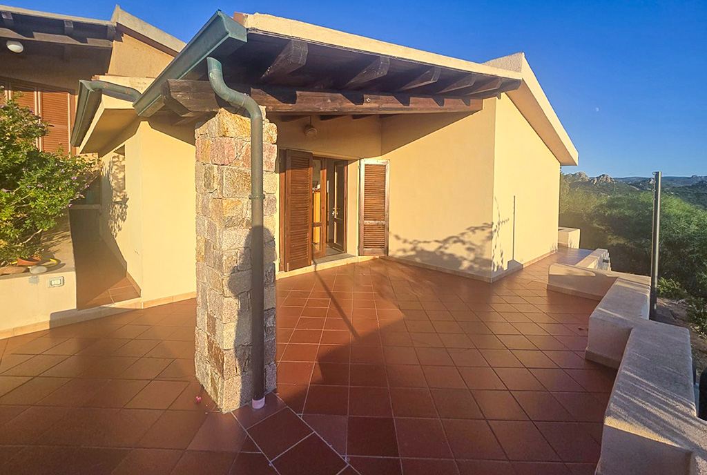 olbrzymi taras przy ekskluzywnym domu na sprzedaż Włochy Costa Paradiso