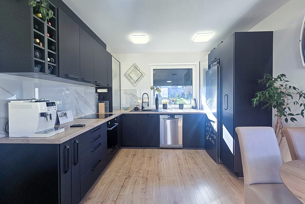 zbliżenie na kuchnię w luksusowej willi na sprzedaż Cieszyn okolice