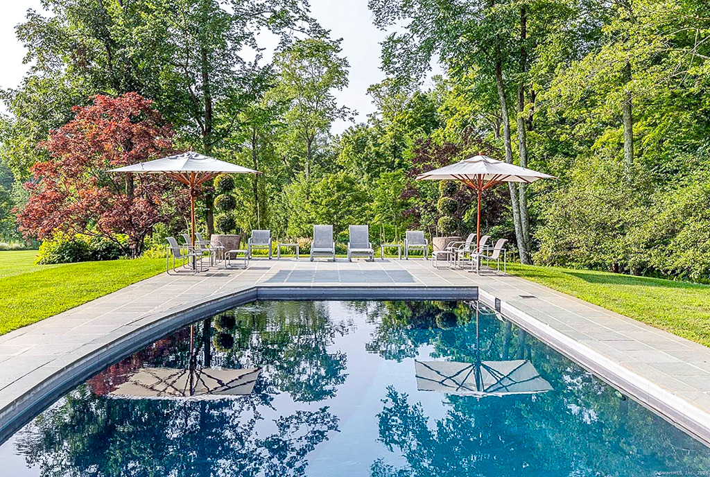 przepiękny basen przy luksusowej willi na sprzedaż Connecticut Stany Zjednoczone Ameryki
