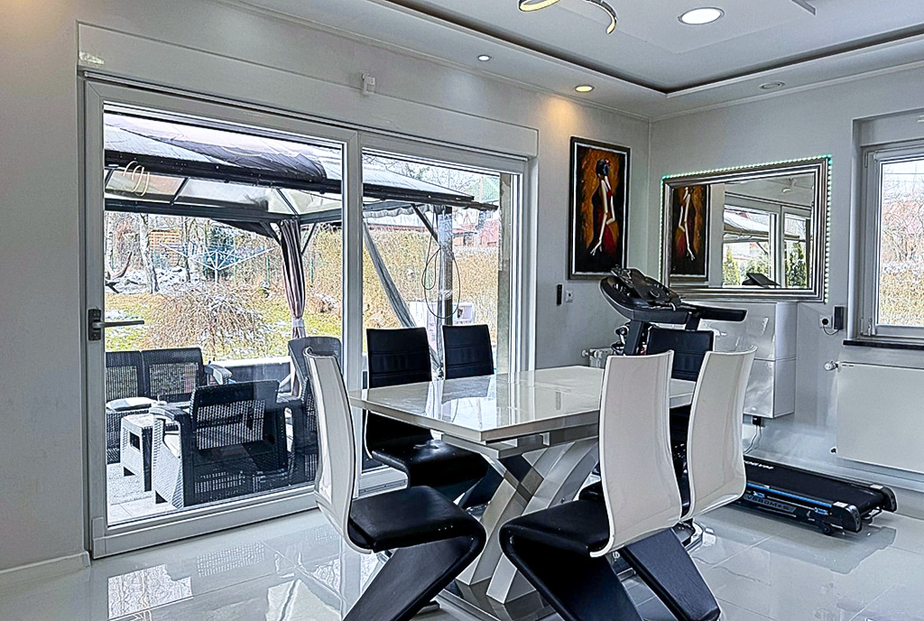 gustowna jadalnia w luksusowej willi na sprzedaż Kłodzko okolice