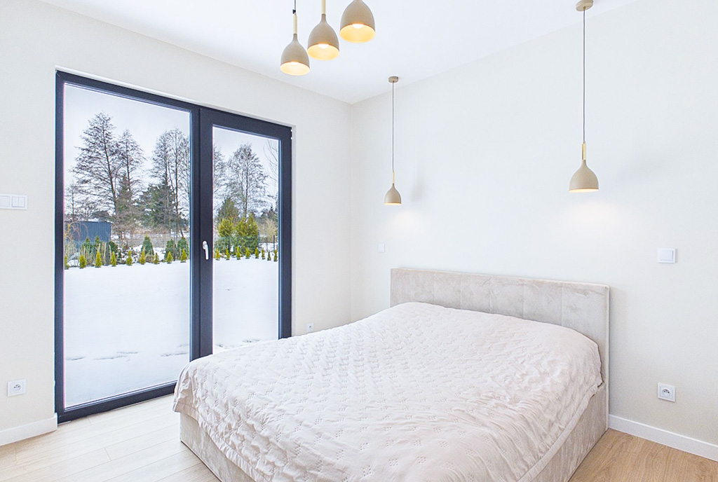 fragment sypialni w ekskluzywnej willi na sprzedaż Legnica okolice