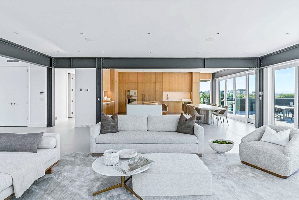 jedno z pomieszczeń na terenie ekskluzywnej willi na sprzedaż New York Stany Zjednoczone Ameryki