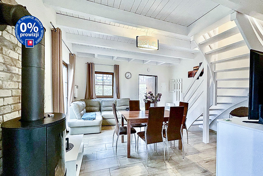 zaprojektowane w bieli wnętrze ekskluzywnej willi do sprzedaży Słupsk okolice