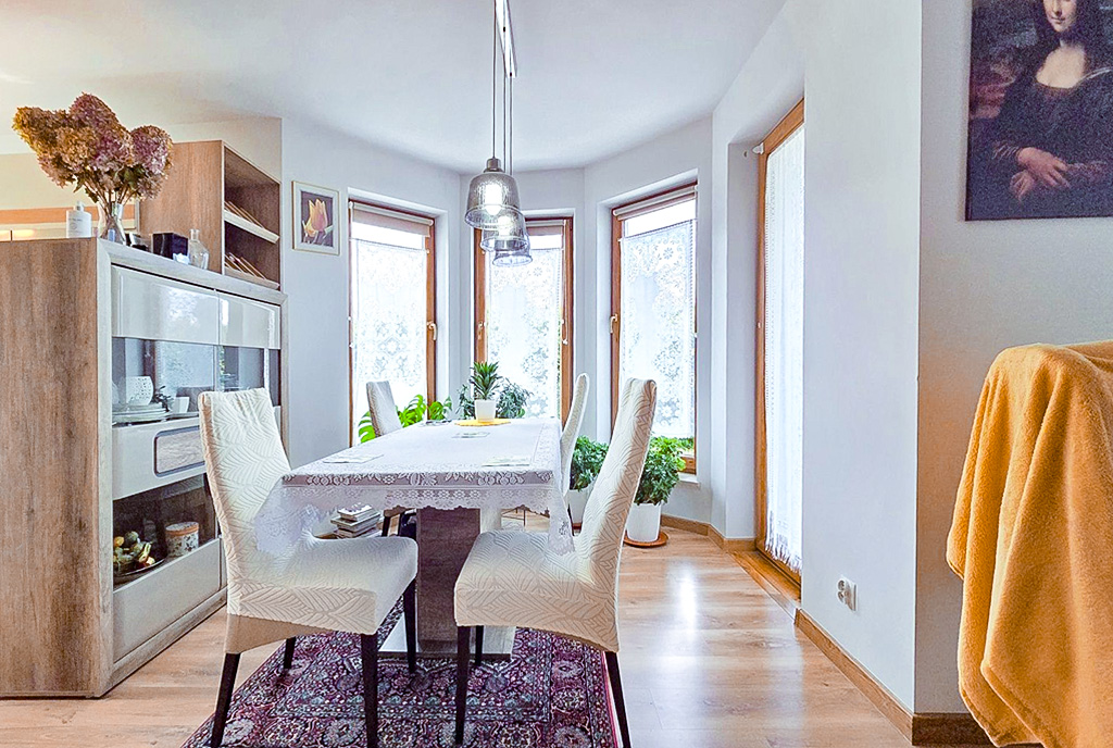 jadalnia w wykuszu ekskluzywnej willi na sprzedaż Bielsko-Biała okolice