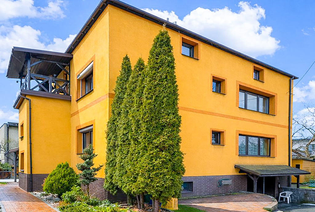 frontowa elewacja ekskluzywnej willi do sprzedaży Katowice-okolice