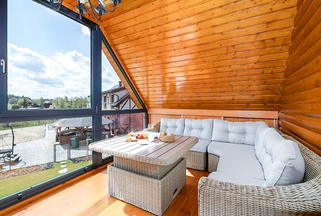 słoneczny salon w ekskluzywnej willi do sprzedaży Konin okolice