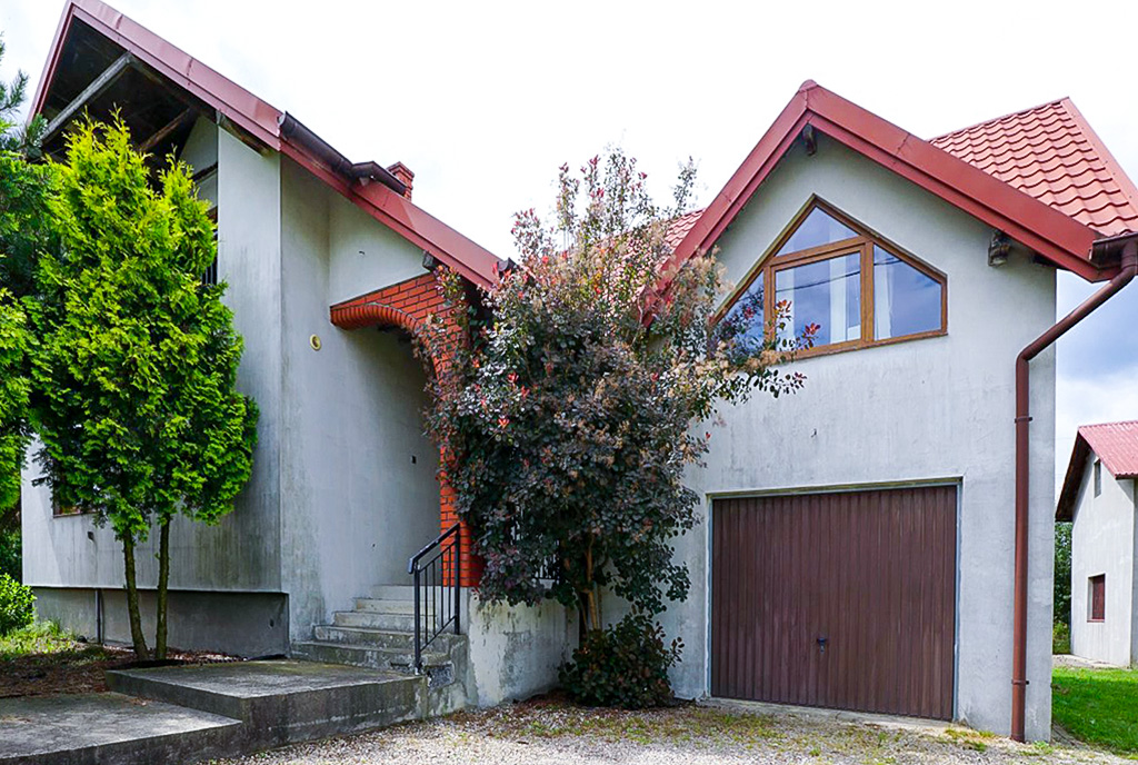 frontowa elewacja ekskluzywnej willi na sprzedaż Piotrków Trybunalski okolice