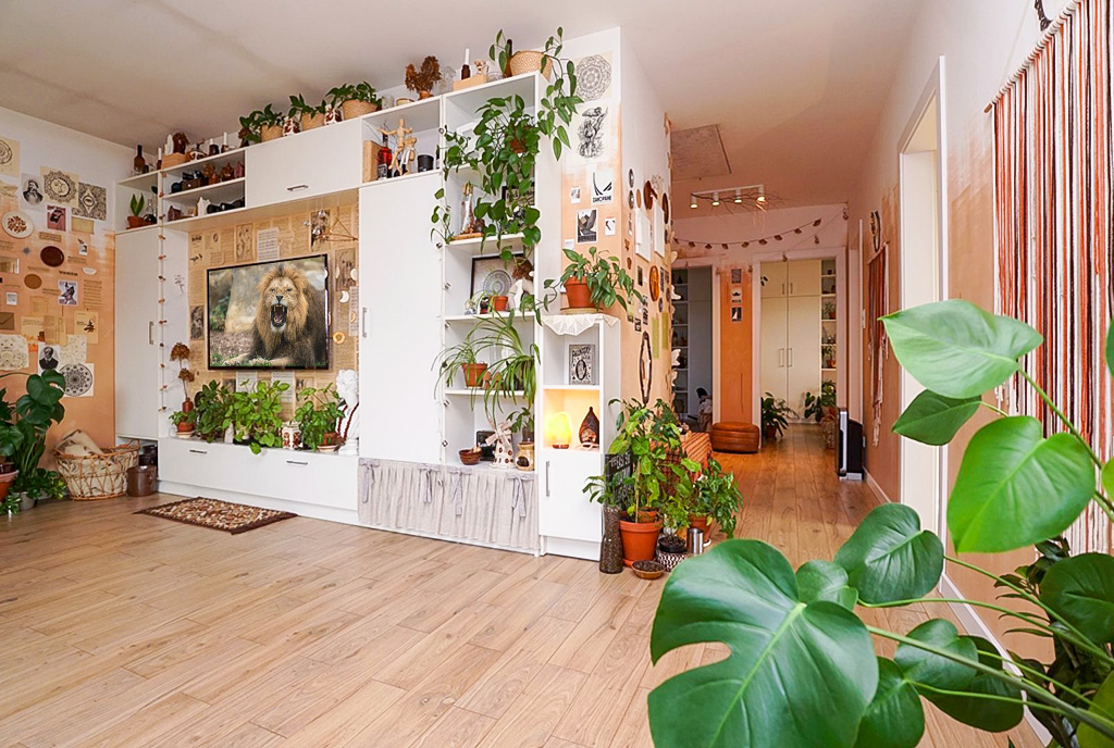 ukwiecony salon w ekskluzywnej willi do sprzedaży Piotrków Trybunalski okolice