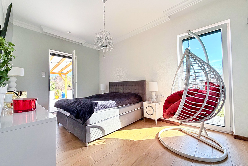 fragment sypialni w ekskluzywnej willi na sprzedaż Szczecin okolice