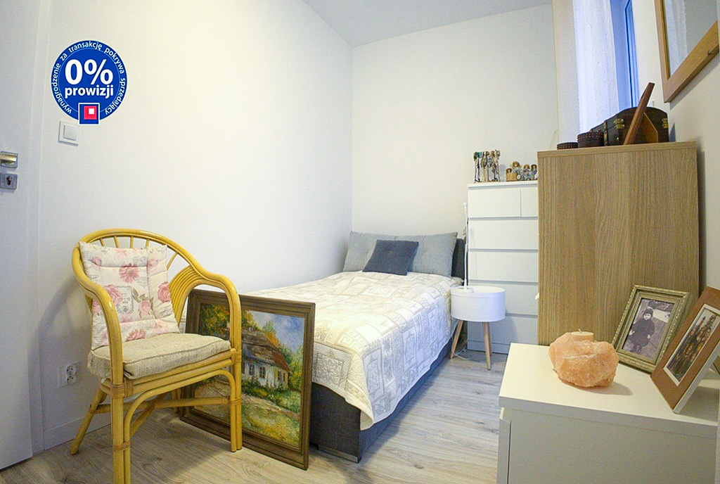 na zdjęciu jedna z sypialni w ekskluzywnej willi na sprzedaż Warszawa okolice