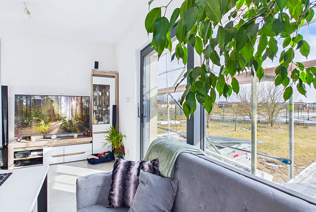 druga strona salonu w ekskluzywnej willi na sprzedaż Zielona Góra okolice