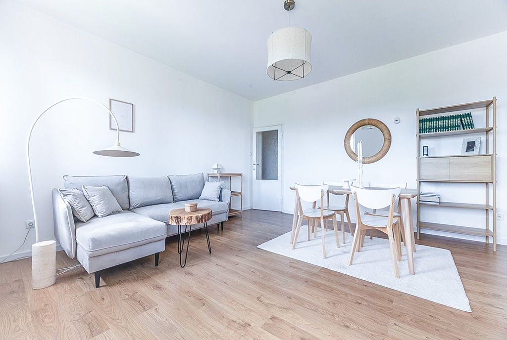 druga trona salonu w luksusowym apartamencie na sprzedaż Gdynia (okolice)