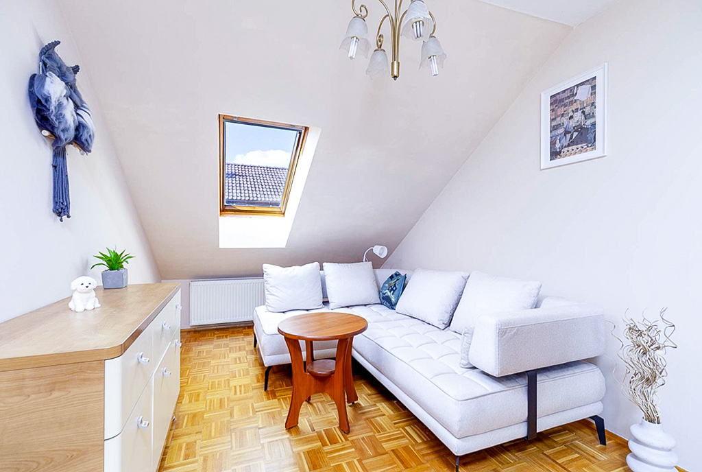 fragment salonu w ekskluzywnym apartamencie na sprzedaż Poznań okolice