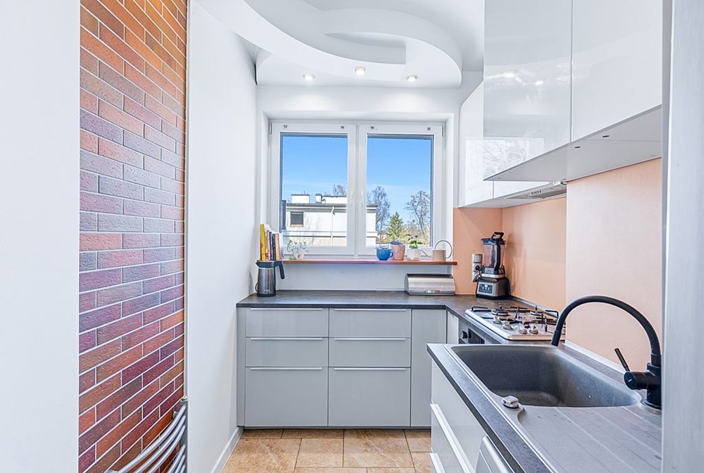 funkcjonalna kuchnia w luksusowym apartamencie na sprzedaż Gdynia