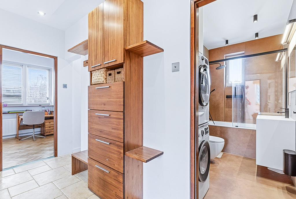 elegancki przedpokój w ekskluzywnym apartamencie na sprzedaż Gdynia