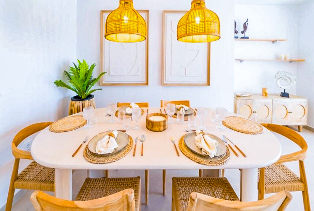 zbliżenie na jadalnię w luksusowym apartamencie na sprzedaż Hiszpania Cancelada Estepona