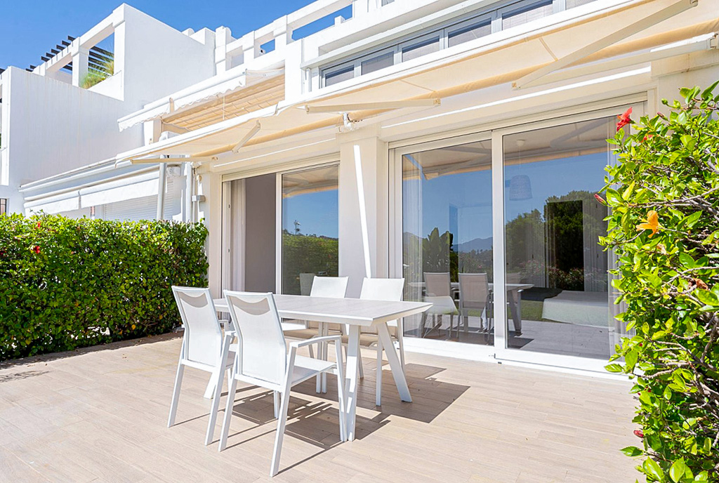 imponujący taras przy luksusowym apartamencie na sprzedaż Hiszpania Costa del Sol