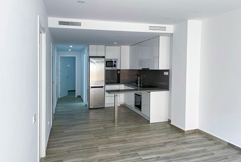 komfortowa kuchnia w luksusowym apartamencie do sprzedaży Hiszpania Torrevieja