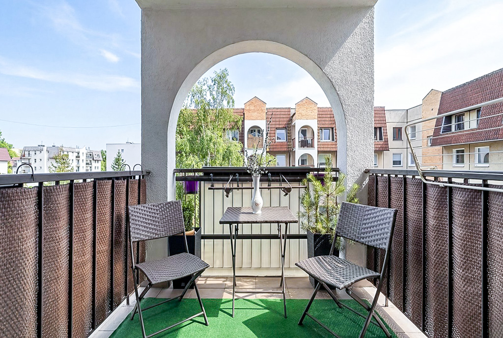 słoneczny balkon przy ekskluzywnym apartamencie sprzedaż Poznań
