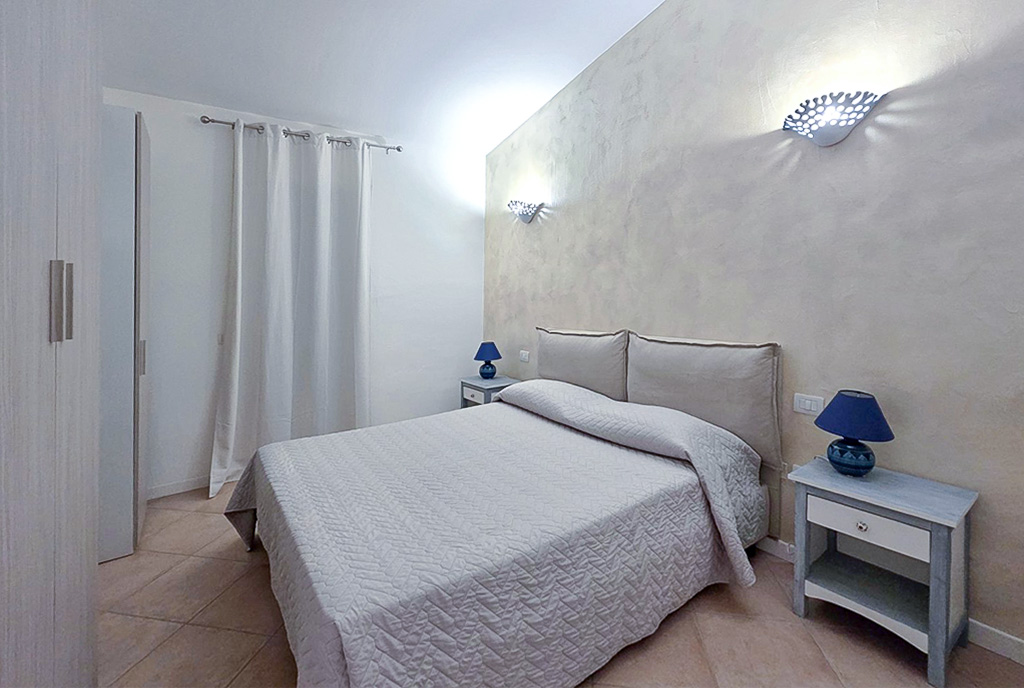 imponująca sypialnia w ekskluzywnym apartamencie na sprzedaż Włochy Castelsardo