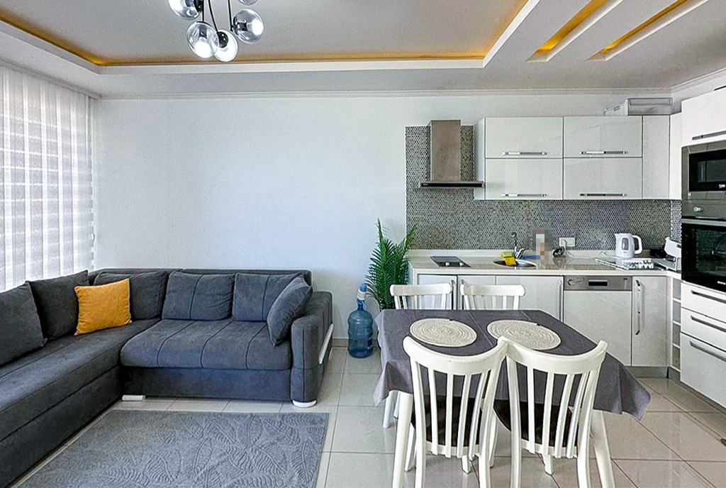 na zdjęciu kuchnia oraz pokój dzienny w luksusowym apartamencie do wynajmu Turcja Alanya