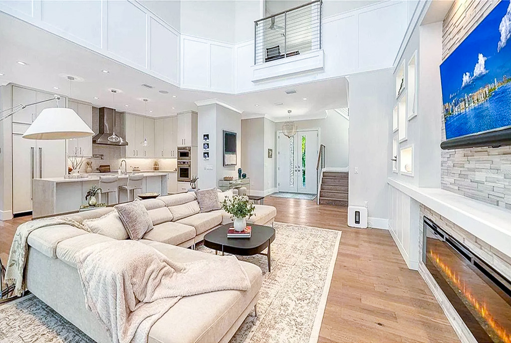 ogromny salon w luksusowej willi na sprzedaż Florida Stany Zjednoczone Ameryki