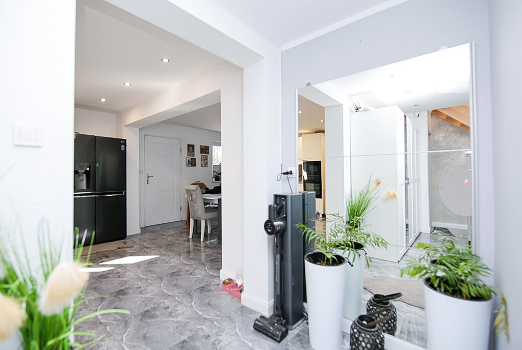 imponujący korytarz w luksusowym apartamencie na sprzedaż Gorzów Wielkopolski okolice