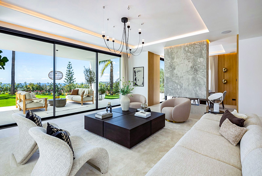 elegancki salon w ekskluzywnej willi do sprzedaży Hiszpania (Marbella)