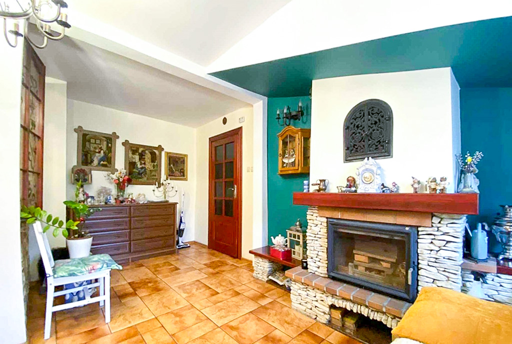 zbliżenie na elegancki kominek w luksusowym apartamencie na sprzedaż Częstochowa