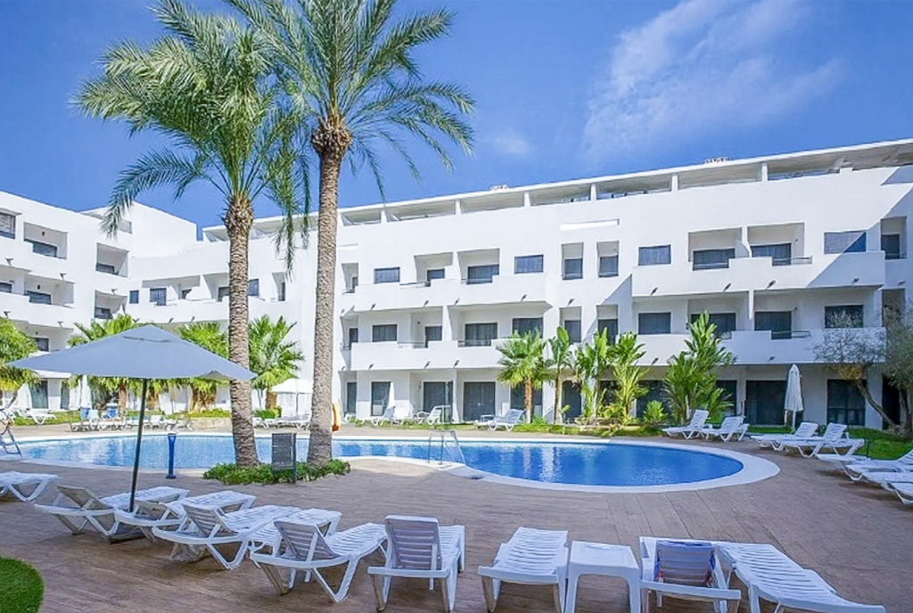 widok na osiedle, gdzie znajduje się ekskluzywny apartamencie na sprzedaż Hiszpania (Puerto Rey Garrucha)