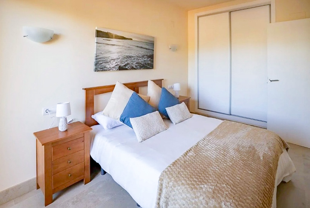 zaciszna sypialnia w luksusowym apartamencie na sprzedaż Hiszpania (Puerto Rey Garrucha)