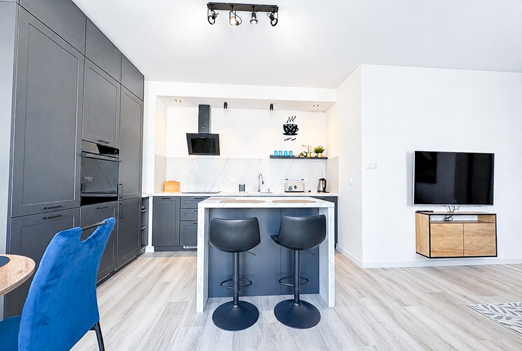 zbliżenie na jadalnię i kuchnię w luksusowym apartamencie od wynajmu Gdynia (okolice)
