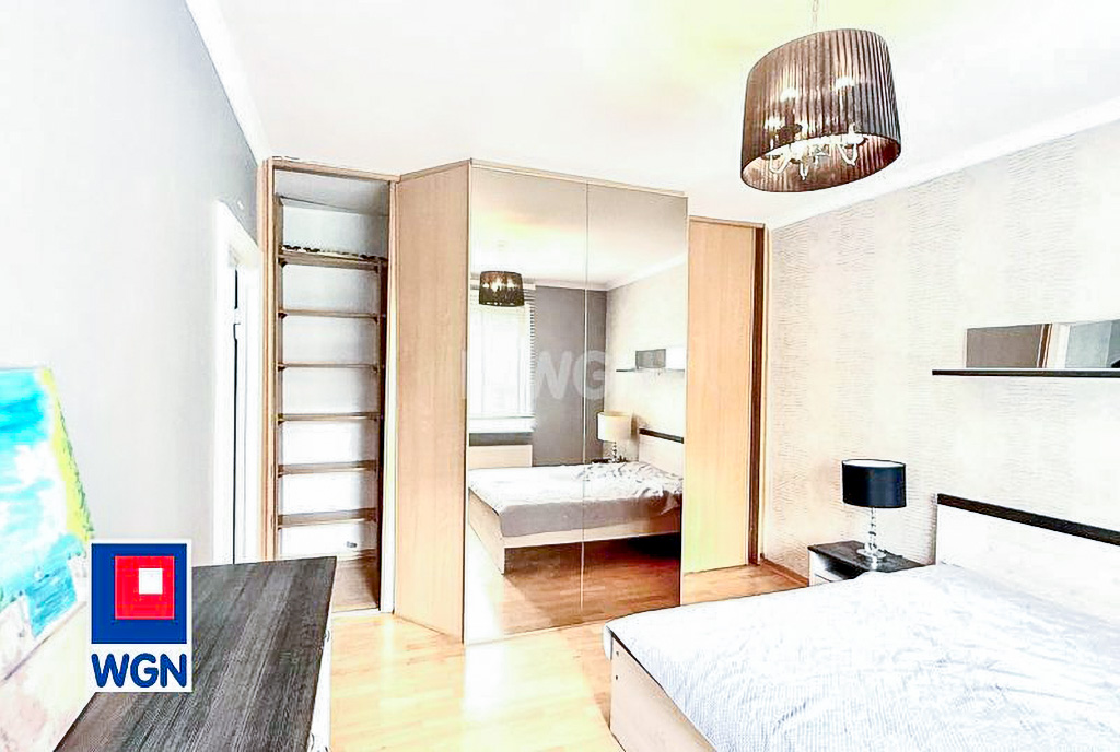jeden z pokoi w ekskluzywnym apartamencie na wynajem Słupsk