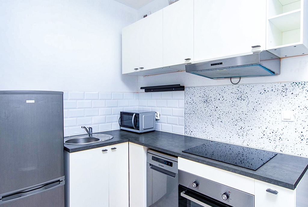 zbliżenie na aneks kuchenny w ekskluzywnym apartamencie na wynajem Szczecin