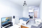druga strona salonu w luksusowym apartamencie do wynajmu Szczecin