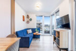 nowoczesny salon w ekskluzywnym apartamencie do sprzedaży Gdynia (okolice)