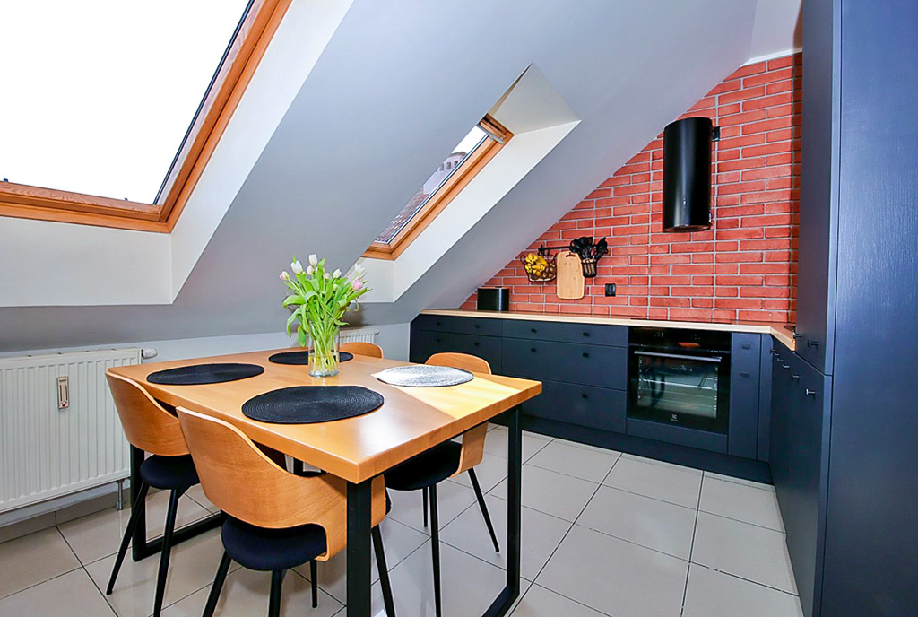 zbliżenie na jadalnię i kuchnię w luksusowym apartamencie na sprzedaż Gorzów Wielkopolski