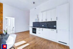 zbliżenie na kuchnię w luksusowym apartamencie do na sprzedaż Poznań (okolice)