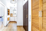 okazały przedpokój w ekskluzywnym apartamencie na sprzedaż Poznań (okolice)