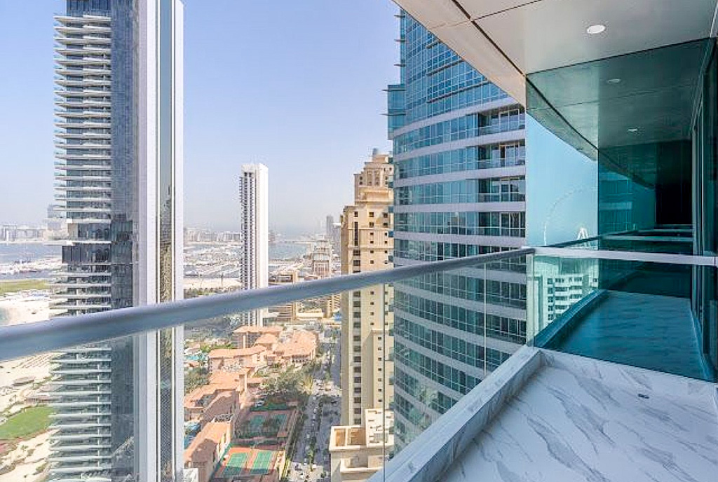 olbrzymi taras przy ekskluzywnym apartamencie na sprzedaż Zjednoczone Emiraty Arabskie Dubaj Marina