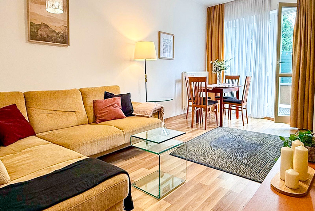 widok na salon w ekskluzywnym apartamencie do wynajęcia Warszawa