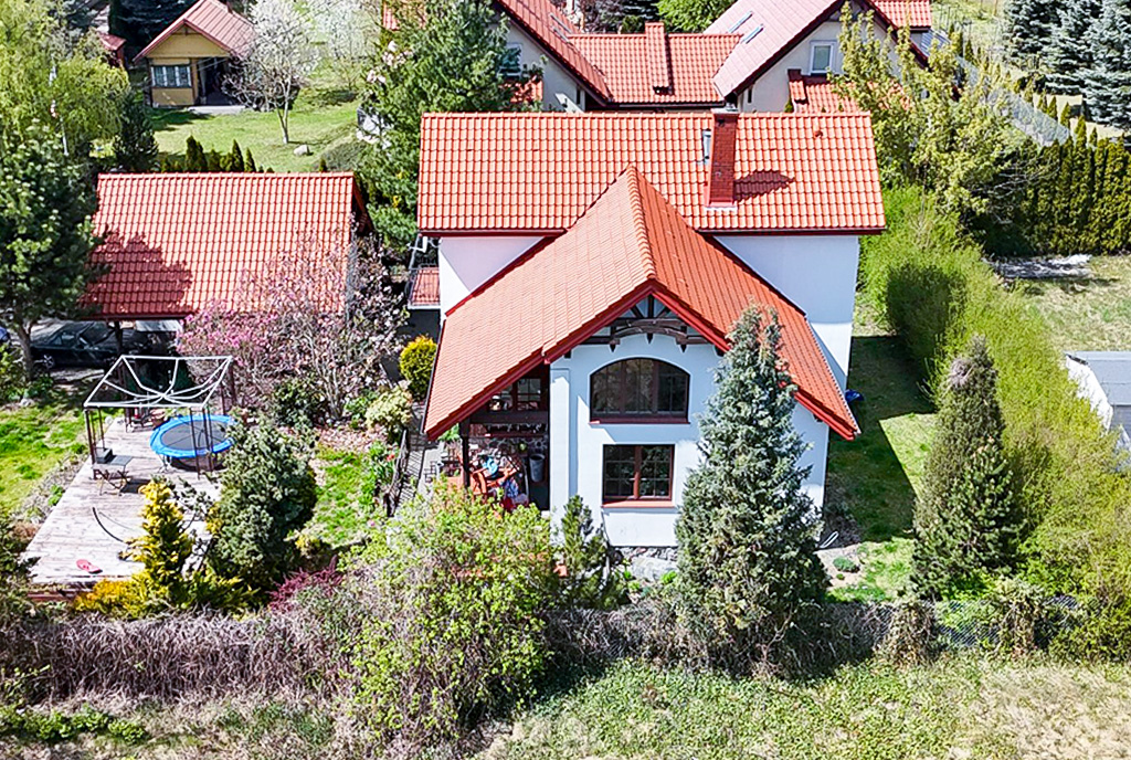 widok z drona na ekskluzywną willę na sprzedaż Lublin (okolice)