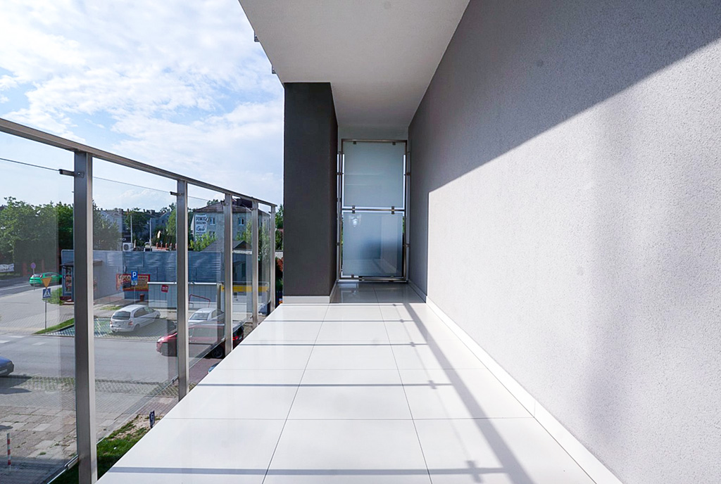 imponujący balkon przy ekskluzywnym apartamencie na wynajem Piotrków Trybunalski